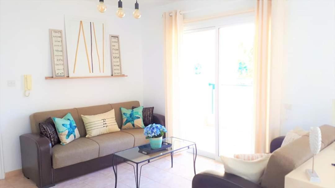 Pafia Modern Apartment Paphos Bagian luar foto